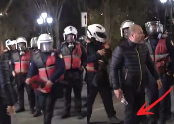 VIDEO/ Efektivi i policisë s’duron dot! Bën gjestin fantastik në protestën e Berishës…