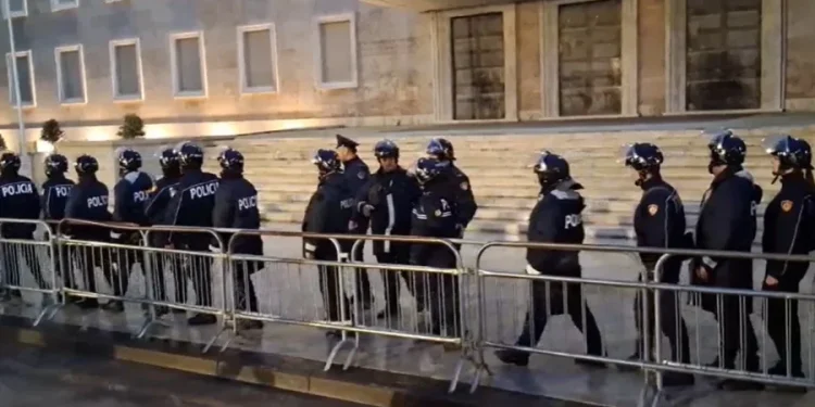 Protesta e Berishës, policia bën publike masat e marra: Ja rrugët që do të bllokohen