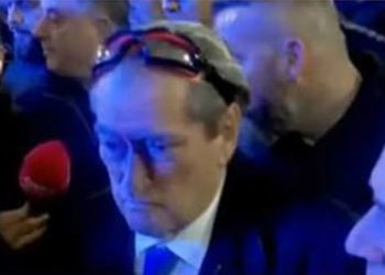 Berisha ndihet keq nga gazi lotësjellës, truprojat e rrethojnë dhe…