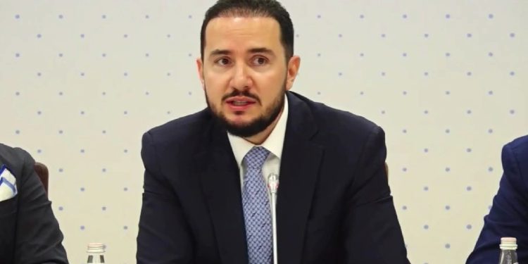 A do kandidoni për kryetar të PD? Si përgjigjet Ervin Salianji…