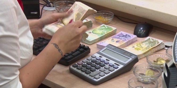 Rritet paga në Shqipëri/ Kush janë profesionet më të paguara, rroga mesatare shkon…