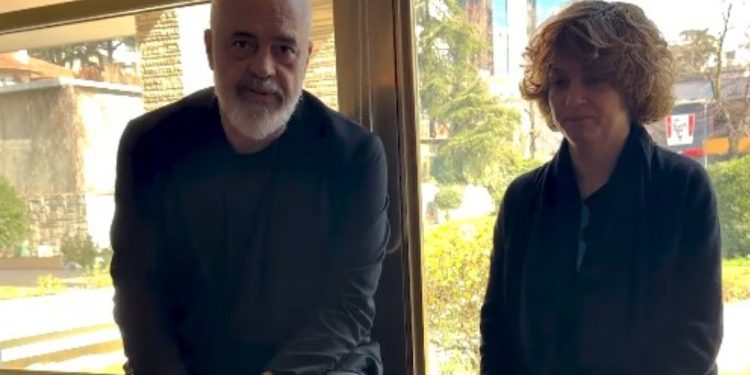 Militantët e PD sulmuan “Vilën 31″/ Rama u kërkon ndjesë artistëve të huaj: Dëm i madh për…