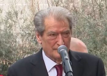 Berisha komenton përfshirjen e të huajve në goditjen me molotov në Vilën e Enverit