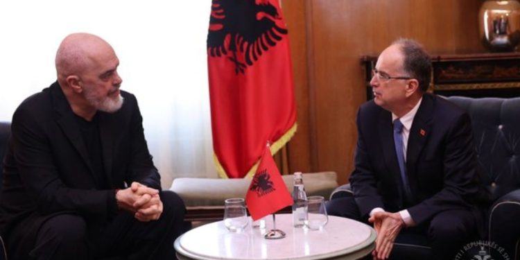 Presidenti Begaj pret kryeministrin Rama, sapo nis…