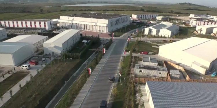 Muxhahedinët reagojnë për lajmet e sulmit raketor iranian në Shqipëri