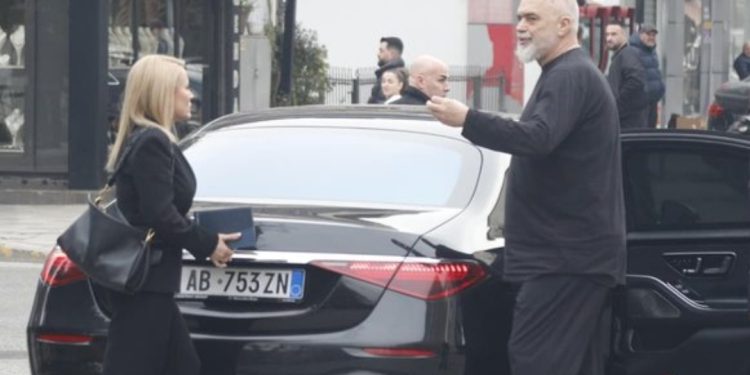 Çfarë ndodhi në mbledhjen e Ramës me deputetët socialistë të Tiranës?