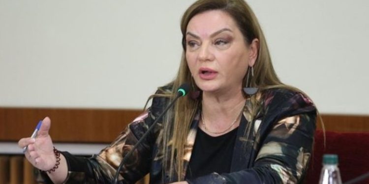 “0900, këtë numër kam për ty!”/ Albana Vokshi reagon pas deklaratës “thumbuese” të Ballës…