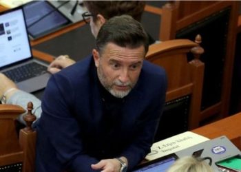 “Kjo bashki duhet shkundur dhe unë di si bëhet”/ Çfarë po kërkon Erion Braçe?