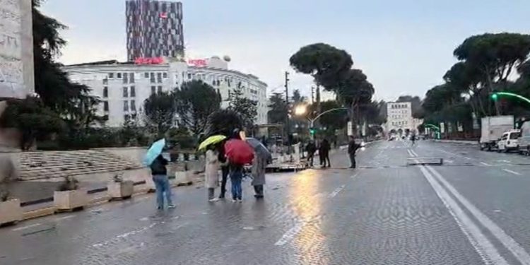 Karburanti arrin 220 lekë, dështon protesta kundër rritjes së çmimit të naftës! Asnjë qytetar…