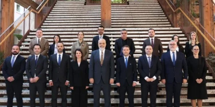 Kryeministri Edi Rama takon ministrat në “Vilën 30”, zbulohet çfarë po diskutojnë…