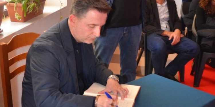 U përcoll për në banesën e fundit, Erion Braçe i jep lamtumirën…