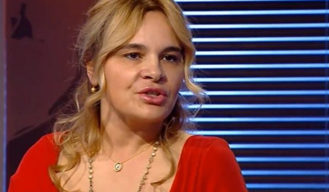 Monika Kryemadhi “hap letrat” e zhgënjyer: Politika më varfëroi! Kam blerë brekë, reçipeta dhe…