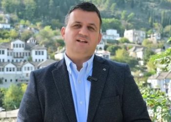 Kryebashkiaku Flamur Golemi dhe 18 punonjës të infektuar me SIDA? Reagon me URGJENCË Bashkia Gjirokastër…