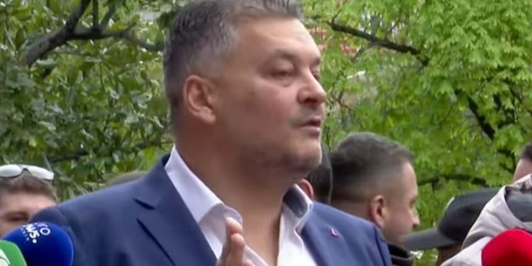 U tha se kanë bashkëpunuar me PS, anëtarët e PD shkojnë në seli: Dua takim me Berishën, po…