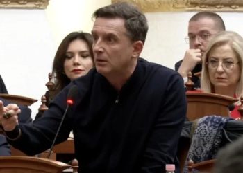 Braçe kërkon “llogari” në Kuvend: Ku është Ministri! Kam një muaj që…