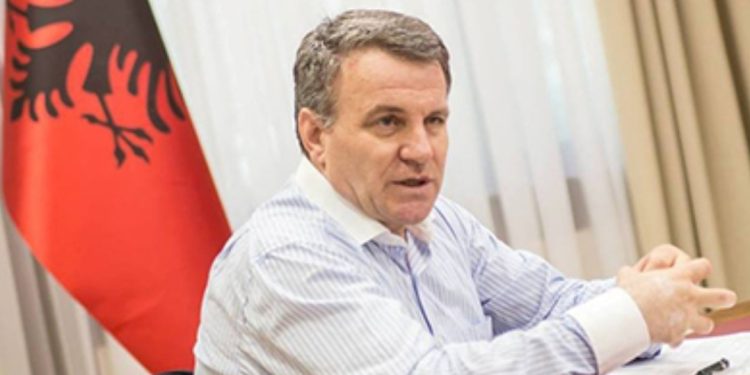 Jo vetëm Erion Braçe/ Arben Malaj “zyrtarizon” kandidaturë për kryebashkiak në qytetin e Vlorës