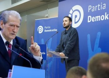 Sali Berisha “merr hak” ndaj Ervin Salianjit, ia pret “vrullin” për kryetar…