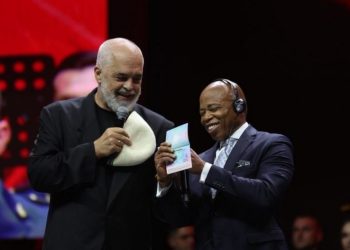 Rama batuta me ish-kryebashkiakun e Nju Jorkut: Së shpejti do të të…