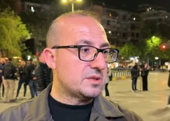 Protesta e opozitës, deputeti Korreshi: Të ngujohemi në…