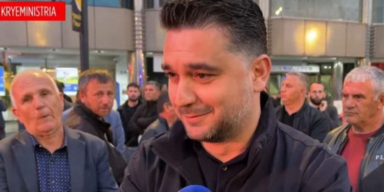 Kryebashkiaku i Kavajës në protestën e PD: Së shpejti do ta rrëzojmë qeverinë…