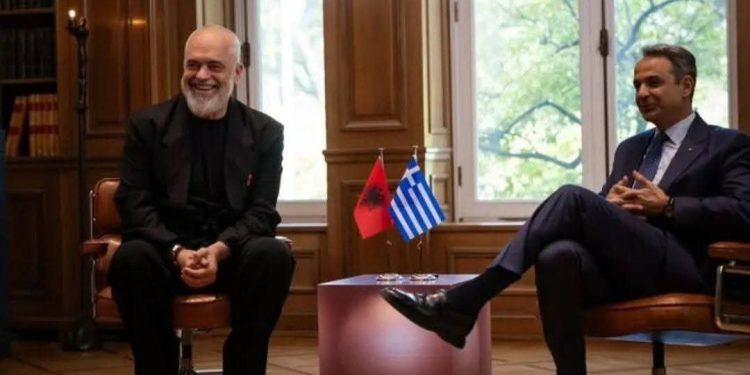 I shkoi me atlete në takim, Rama batuta me Mitsotakis: Ndjesë se nuk jam veshur…