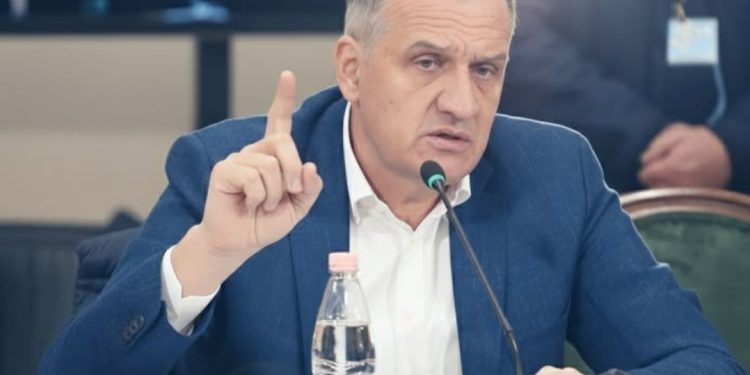 Lajm i bujshëm/ Beqaj letër nga burgu Ulsi Manjas dhe Fatmir Xhafës…