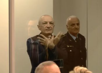 Ilir Meta pas kafazit në gjykatë: Qëndrimi në kabinë qelqi…