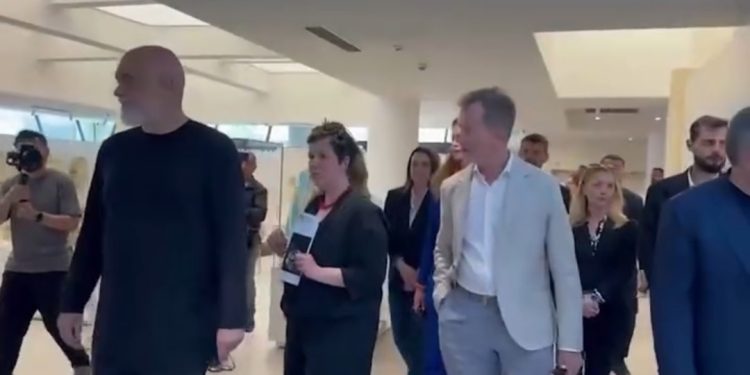 VIDEO/ Rama “nxehet” keq me ministrin: Lere more të flasë…