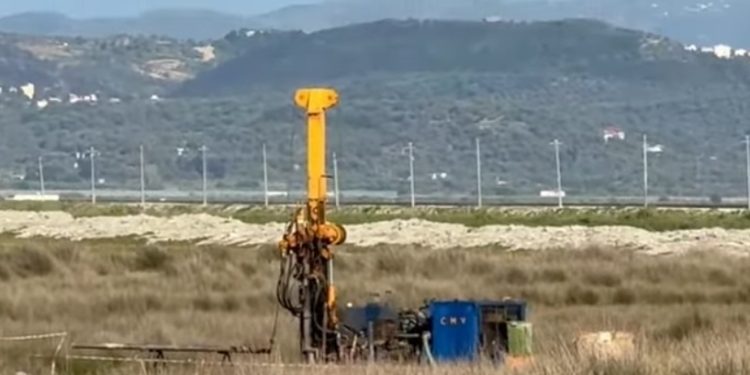 Sonda kryen shpime 70 metra nën tokë/ Ja çfarë u zbulua në Vlorë…