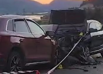 LAJM I FUNDIT/ Aksident i rëndë në aksin kombëtar, makinat bëhen “copë-copë”, 8 persona…