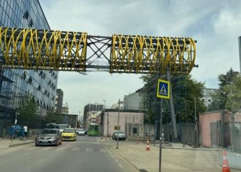 VIDEO/ Zyrat e reja të BKH përballë SPAK, shikoni urën metalike që do të lidhë…