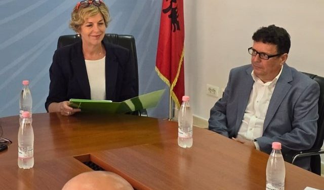 Shkarkohet drejtori i Fondit të Sigurimit Shëndetësor, ja kush emërohet në krye të institucionit