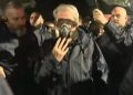 “Të q**** r***, do e paguani te Zoti o k*rva”, demokratët i turren Policisë, efektivi shkëputet nga gardhi…