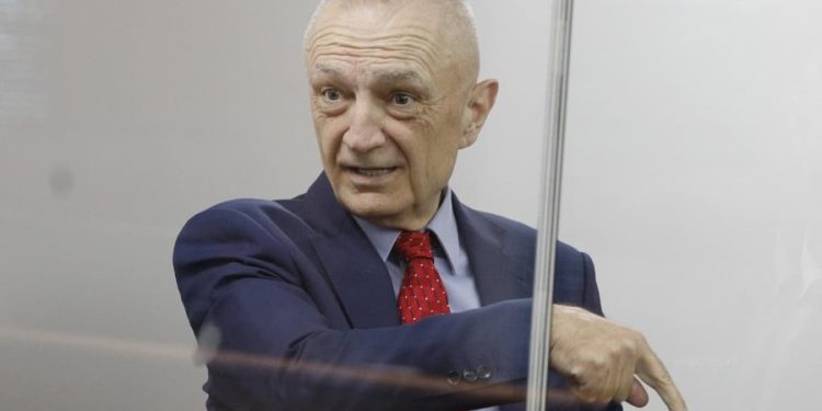 “200 mijë bluza, jo euro, ishte kohë fushate”, debate në gjyqin e Ilir Metës: Kujdes me mua…