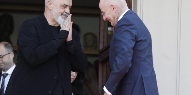 Përfundon takimi i Ramës me ministrin grek/ Çfarë u diskutua në Kryeministri…