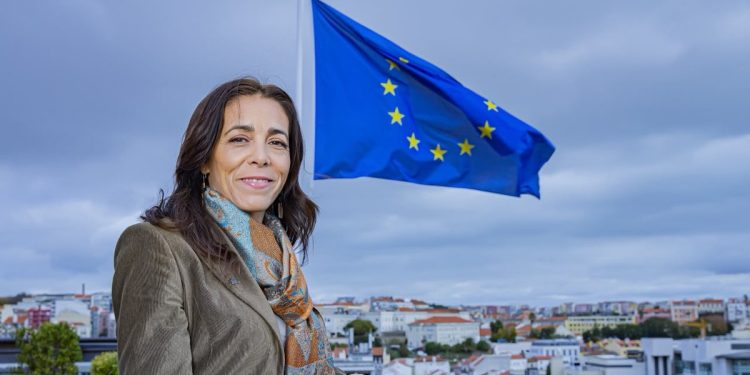 Emërohet ambasadorja e re e Bashkimit Europian në Tiranë/ Kush është zyrtarja portugeze….