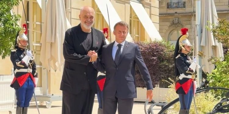 Rama pritet në Paris nga Macron/ Çfarë biseduan dy liderët…