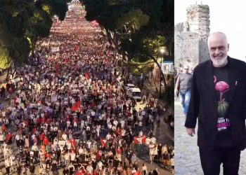 Protestuesin derdhen në shesh/ Edi Rama u dërgon “selam” nga Shkodra, befason me detajin…