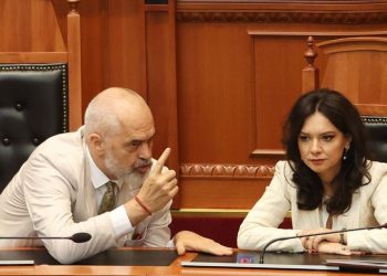 Protestat masive për Zvërnecin/ Spiropali sfidon hapur Edi Ramën: Të është prishur gjumi! Pushteti është bërë…