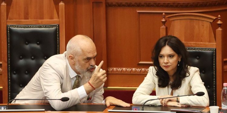 Protestat masive për Zvërnecin/ Spiropali sfidon hapur Edi Ramën: Të është prishur gjumi! Pushteti është bërë…