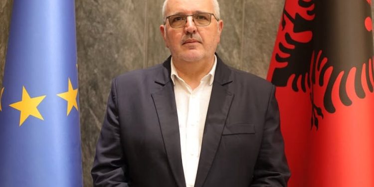 Do të pasojë deputetin e PS/ Emrohet drejtuesi i ri Drejtorisë së Arkivave (EMRI)