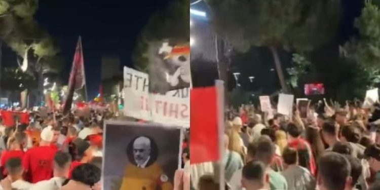 Protestuesit largohen nga Kryeministria, qytetarët “mësyjnë” në….