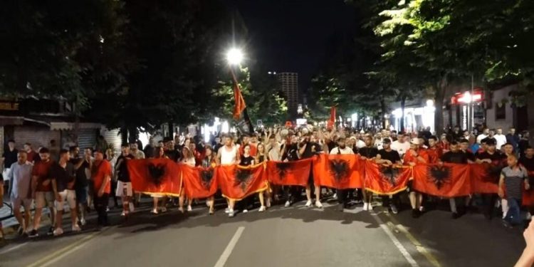 A do ta bllokojnë Rinasin? Aktivisti i protestës e zbulon vendimin…