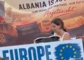 Kush është eurodeputetja italiane që iu bashkua protestës për “Zvërnecin”: Le të…