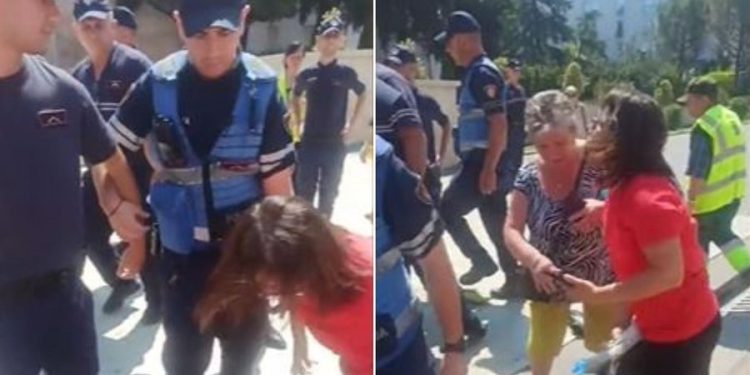 TENSIONE para Kryeministrisë! Policia zbarkon për t’i larguar, qytetarët revoltohen…