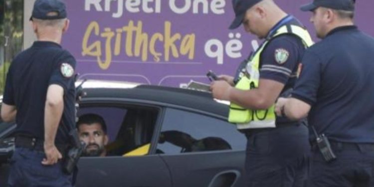 Shkeli rregullat e qarkullimit rrugor, Elseid Hysaj ndëshkohet nga policia…