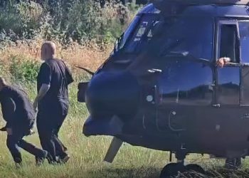 Zhvillim i fundit/ Protesta masive, Kryeministri Rama mbërrin me helikopter në…