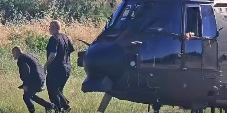 Zhvillim i fundit/ Protesta masive, Kryeministri Rama mbërrin me helikopter në…
