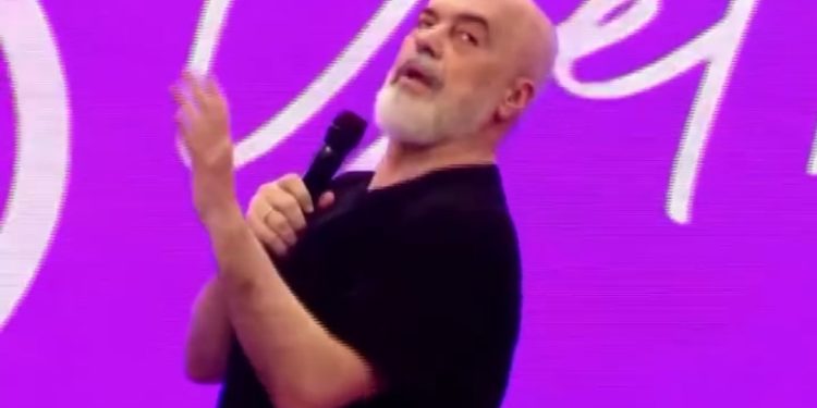 VIDEO/ Salla shperthen në të qeshura, Rama tallet keq me blogeret që nxisin protestuesit…