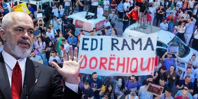 Kërkohet DORËHEQJA e Ramës! Peticioni merr përmasa galopante, ja sa kanë firmosur…
